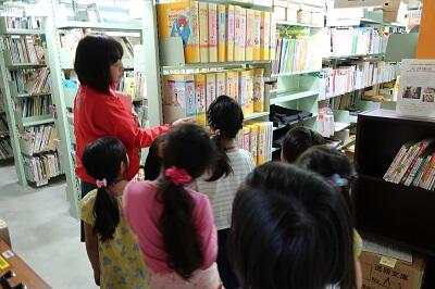 子ども読書室の書庫に入ります。
